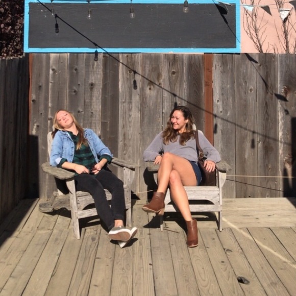 Meet your Posher, Carly - Picture 1 of 6